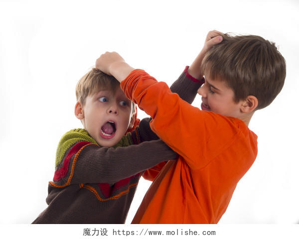 两兄弟模拟战斗同学矛盾